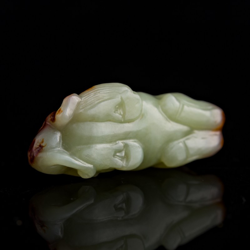 十八世紀 玉留皮巧雕馬上封候挂件 | A Chinese russet-skin jade 'monkey on horseback' pendant, 18th century - 图6