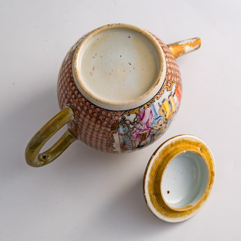 十九世紀早 外銷錦地描金開窗粉彩人物茶具一組 | A set of Chinese export brocade-pattern-ground famille rose tea ware, early 19th century - 图13