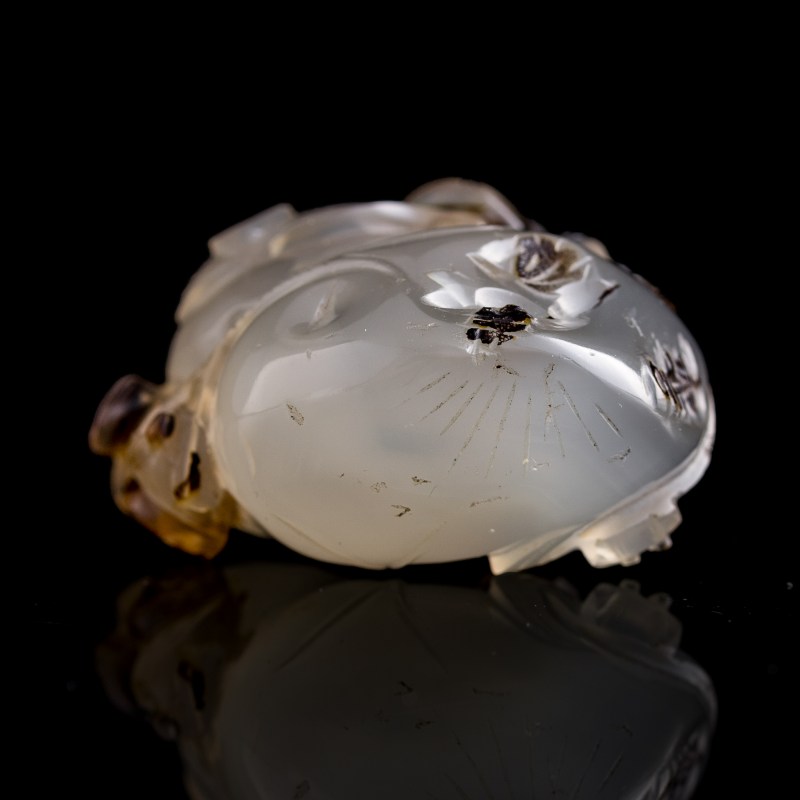 十九世紀早 瑪瑙巧雕蟬挂墜 | A Chinese agate 'cicada' pendant, early 19th century - 图5