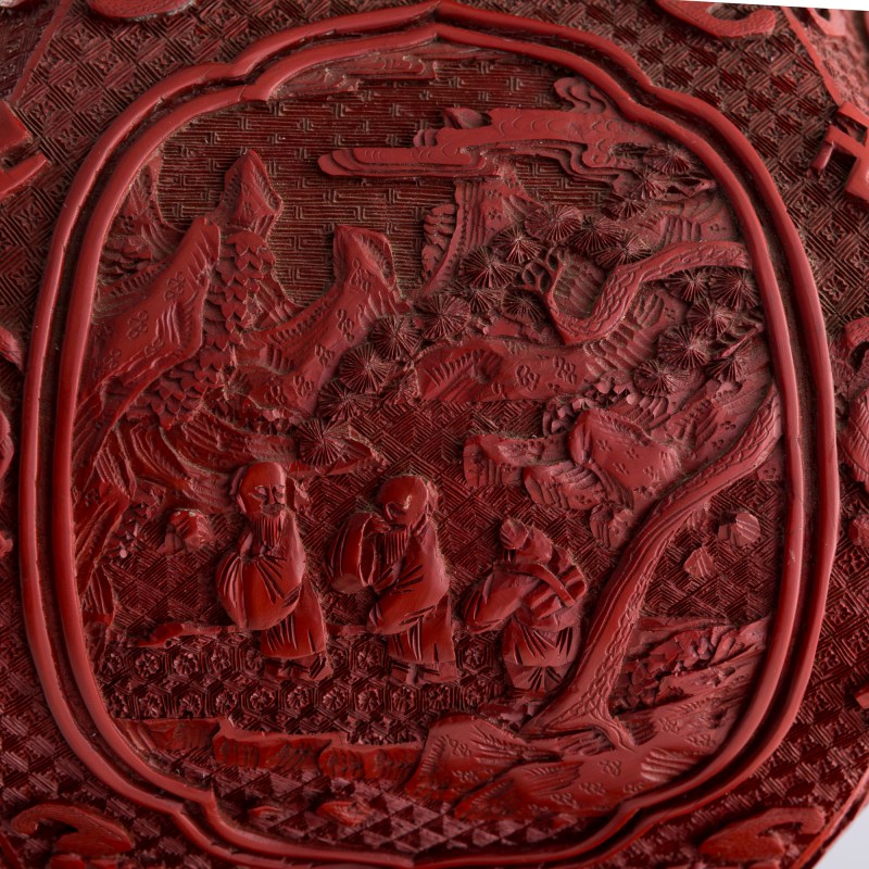 清乾隆 剔紅雕開窗人物六方葫蘆瓶（附來源證明） | A Chinese hexagonal cinnabar double-gourd vase, Qianlong period, Qing dynasty - 图10