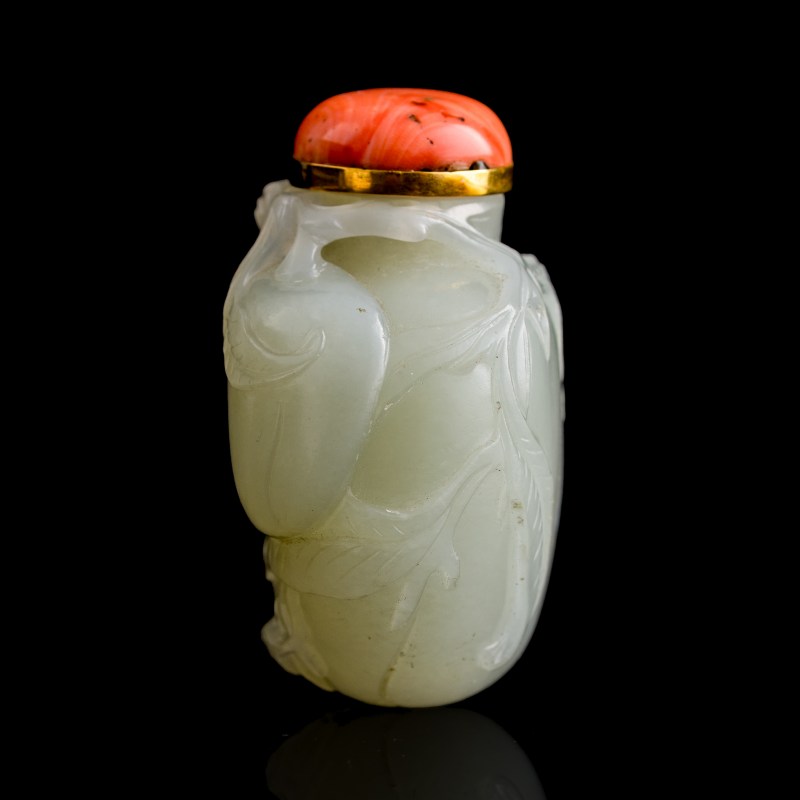 十八世紀 白玉雕桃形鼻烟壺 | A Chinese white jade peach-form snuff bottle, 18th century - 图2