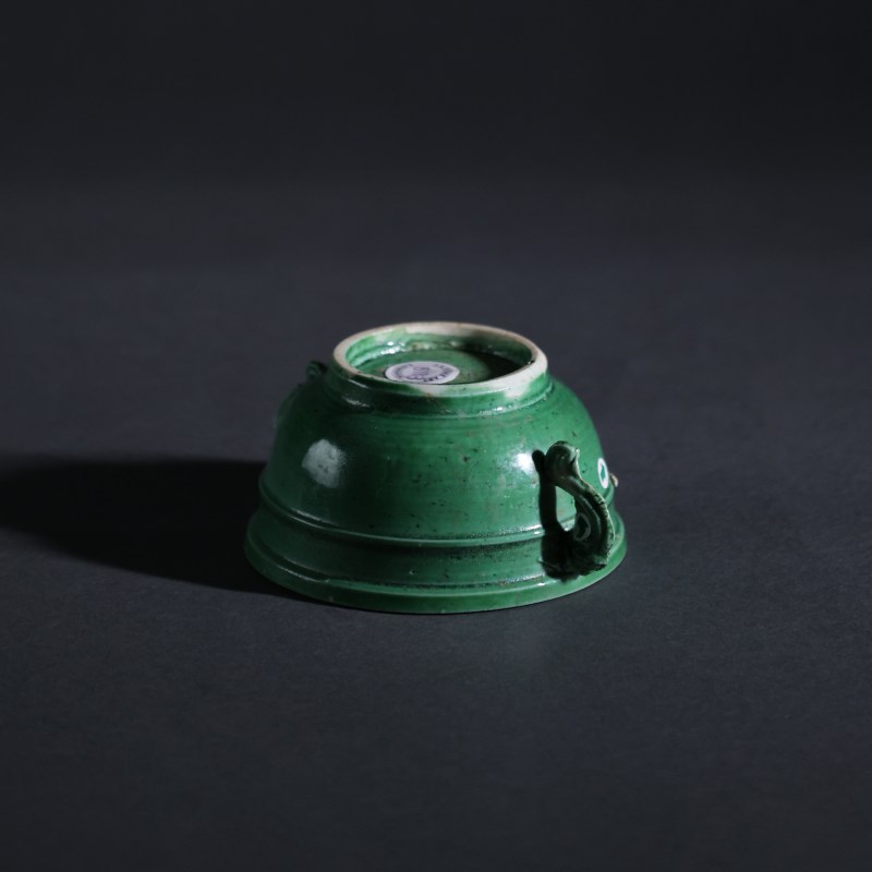 清康熙 瓜皮绿釉摩羯耳弦纹杯 - 图3