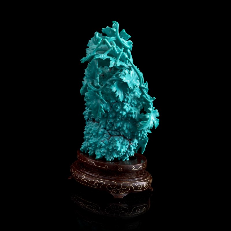 1960-1970年代 綠松石雕花卉蓋瓶（附木座） | A Chinese carved turquoise 'floral' and 'grasshopper' covered vase, 1960s-1970s - 图2