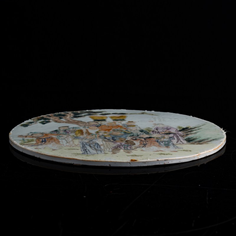 十九世紀晚 淺絳彩群仙祝壽圓板 | A Chinese Qianjiang-enameled porcelain plaque, late 19th century - 图7