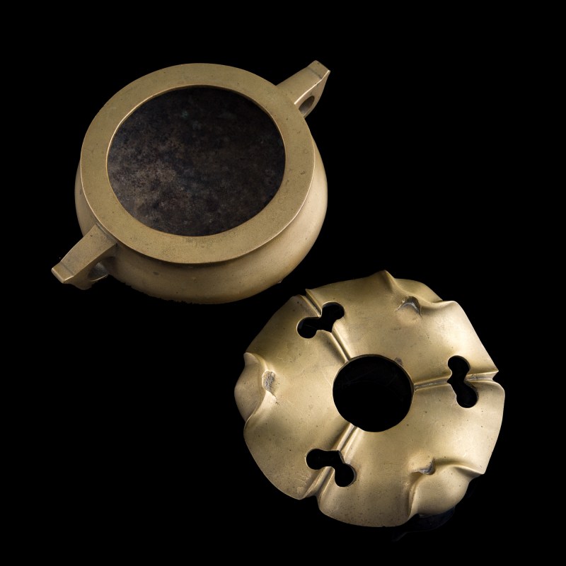 十九世紀 銅押經爐（附原配銅座） | A Chinese bronze 'yajing' censer, 19th century - 图6
