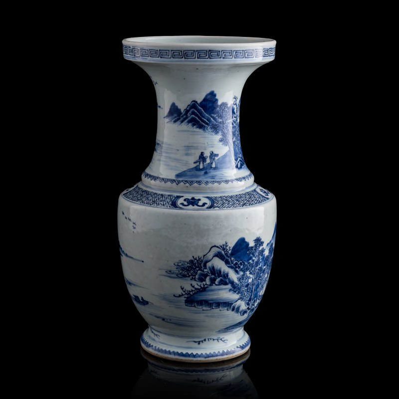 十八世紀 青花山水盤口瓶 | A Chinese blue and white landscape dish-mouthed vase, 18th century - 图4
