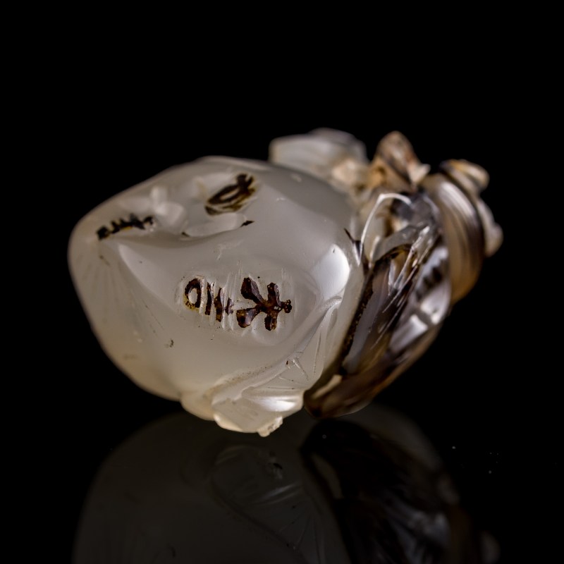 十九世紀早 瑪瑙巧雕蟬挂墜 | A Chinese agate 'cicada' pendant, early 19th century - 图6