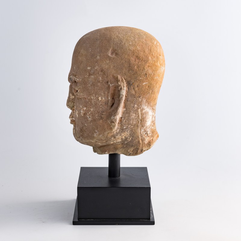 宋代或更早 石雕佛頭（附座） | A Chinese carved stone Buddha head, Song dynasty or earlier - 图3