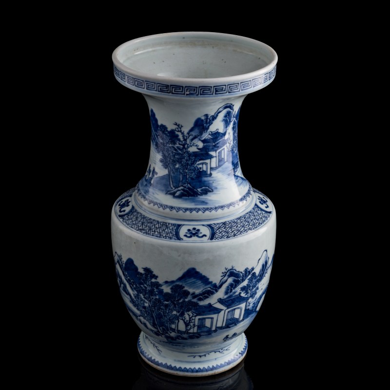 十八世紀 青花山水盤口瓶 | A Chinese blue and white landscape dish-mouthed vase, 18th century - 图5