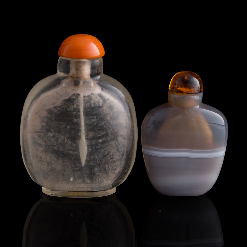 十八/十九世紀 瑪瑙及水晶鼻烟壺 | A Chinese agate and a crystal snuff bottle, 18th/19th century