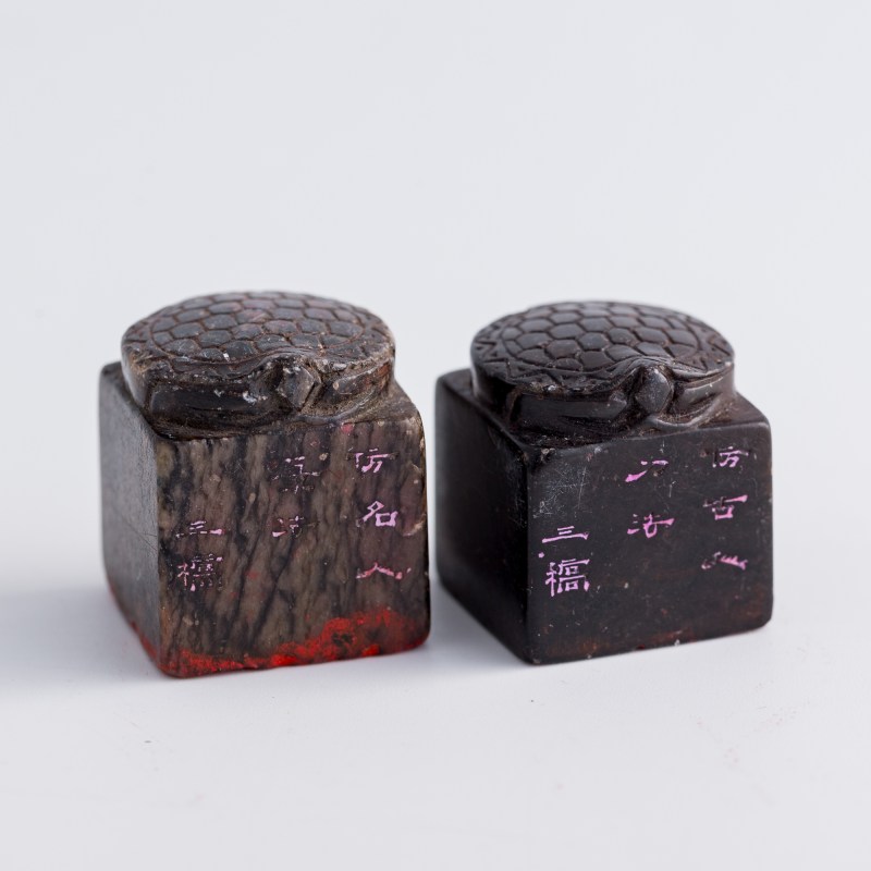 明代 文彭款龜鈕玉印兩方 | Two Chinese jade tortoise-finial seals, attributed to Wen Peng, Ming dynasty