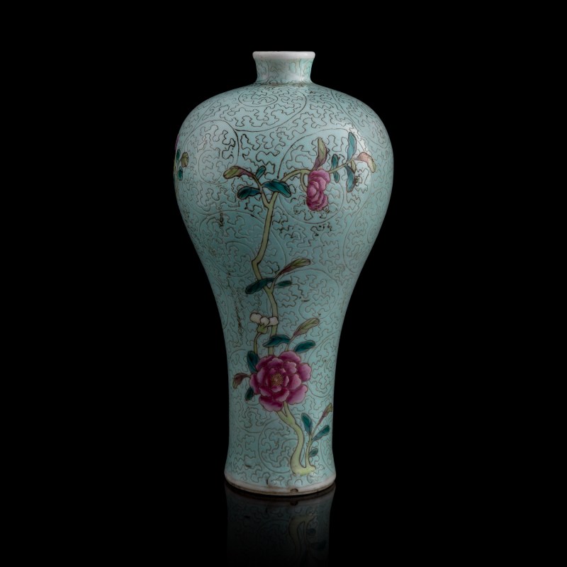 清代 軋道粉彩花卉梅瓶 | A Chinese sgraffiato famille rose floral meiping vase, Qing dynasty - 图1