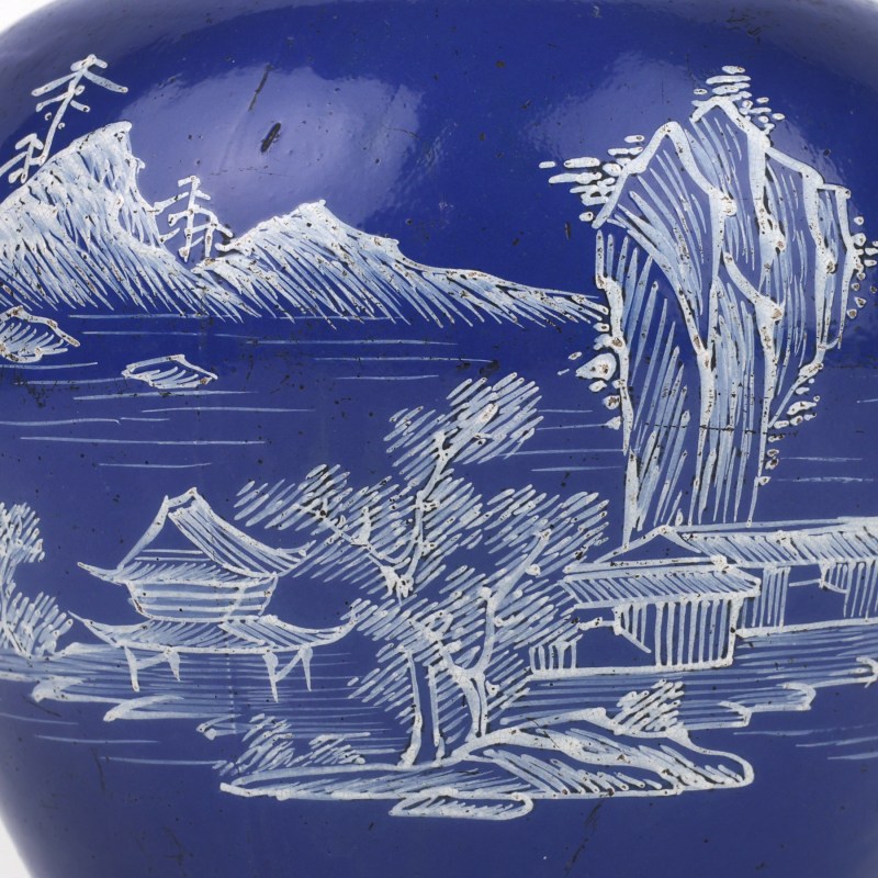 清乾隆 紫砂挂釉蓝地白彩山水罐 - 图5