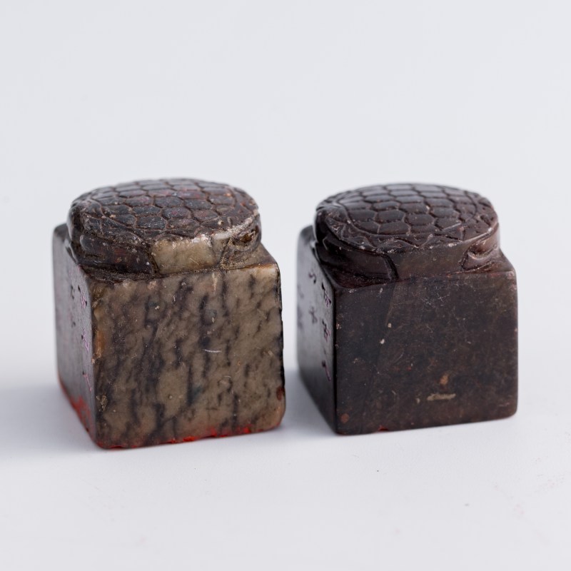 明代 文彭款龜鈕玉印兩方 | Two Chinese jade tortoise-finial seals, attributed to Wen Peng, Ming dynasty - 图2