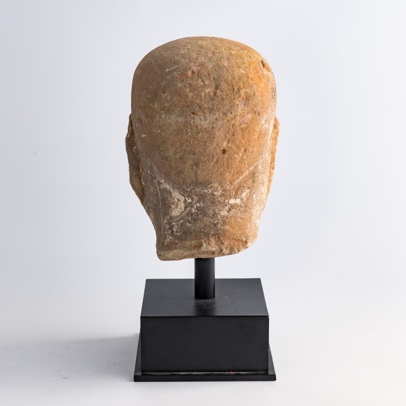 宋代或更早 石雕佛頭（附座） | A Chinese carved stone Buddha head, Song dynasty or earlier - 图4