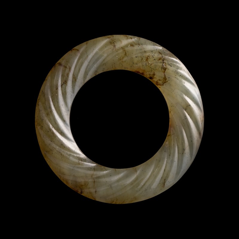 明代或更早 玉絞絲環 | A Chinese twisted-rope jade ring, Ming dynasty or earlier - 图1