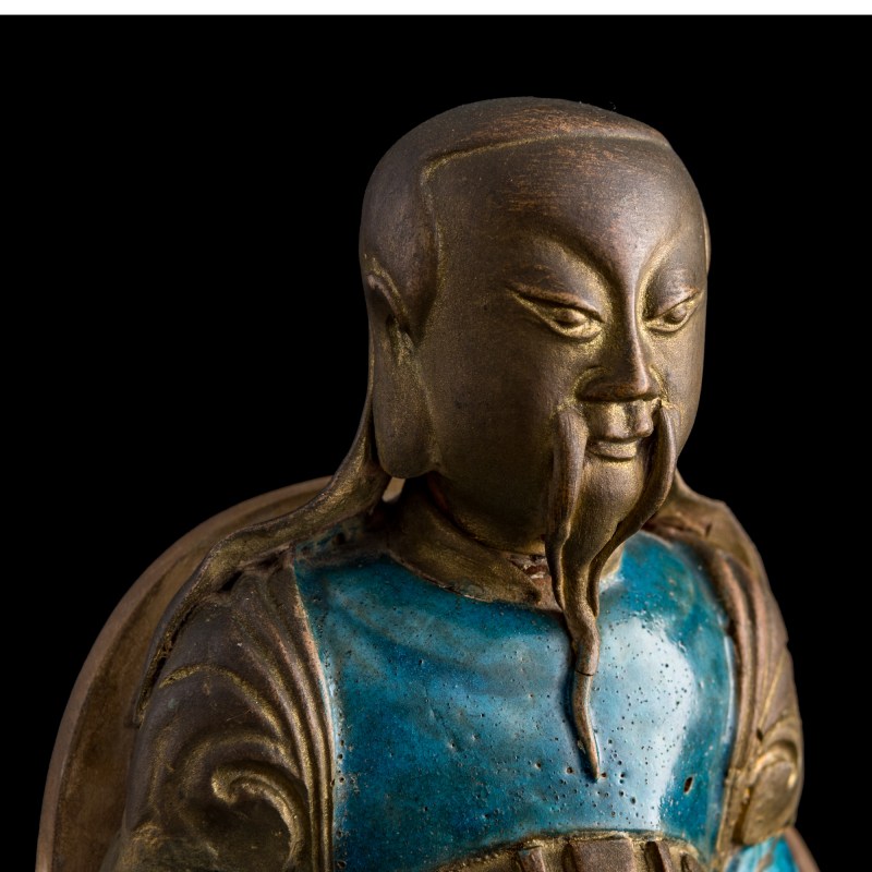 明代 素三彩真武大帝像 | A Chinese sancai-glazed porcelain figure of Zhenwu, Ming dynasty - 图8