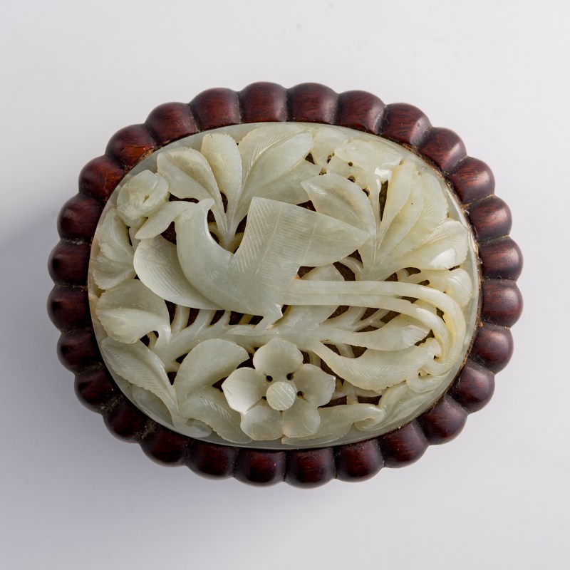 硬木鑲明代玉瓦頭蓋盒 | A Chinese hardwood box mounted with a Ming dynasty jade plaque - 图2