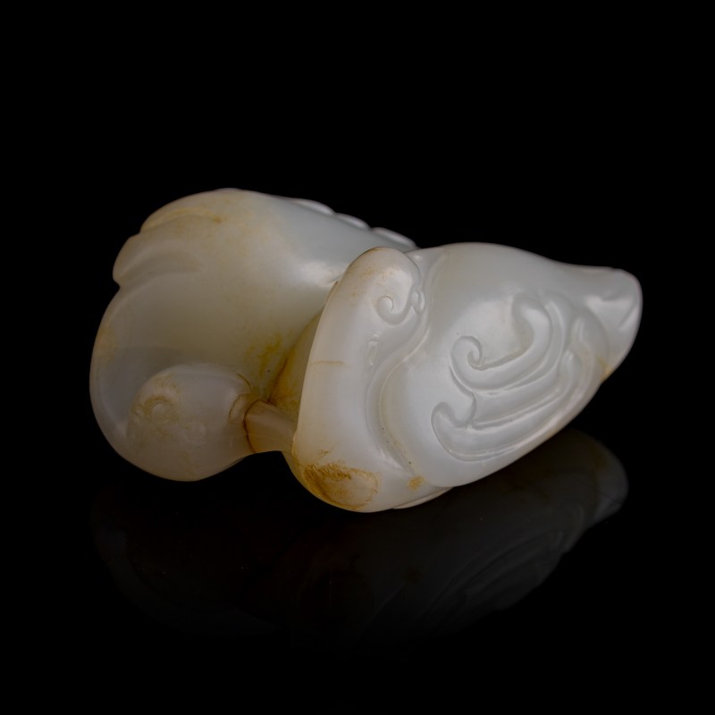 十八世紀 白玉鴛鴦挂墜 | A Chinese white jade mandarin duck-form ornament, 18th century - 图1