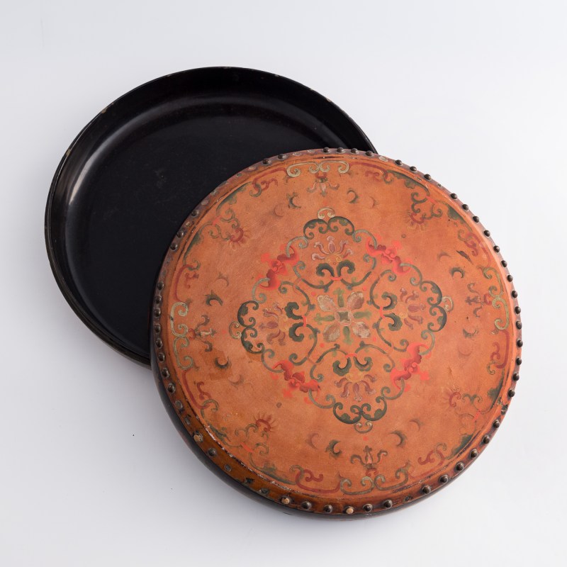 清乾隆 木胎彩繪鼓形捧盒 | A Chinese painted wood drum-form lidded box, Qianlong period, Qing dynasty - 图5