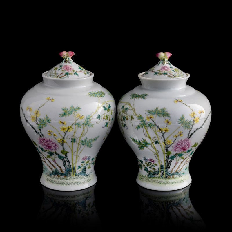民國 粉彩花鳥蓋罐一對 | A pair of Chinese famille rose bird and flower jars, Republic period