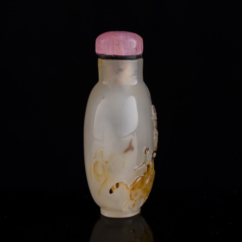 十八世紀晚 瑪瑙巧雕牧牛圖鼻烟壺 | A Chinese carved agate 'ox-herding' snuff bottle, late 18th century - 图4