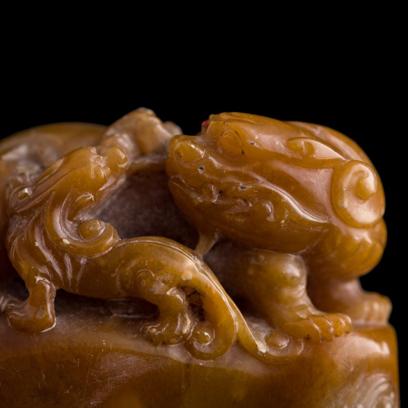 民國 壽山石少獅太獅紐印章 | A Chinese Shoushan stone 'lions' seal, Republic period - 图7