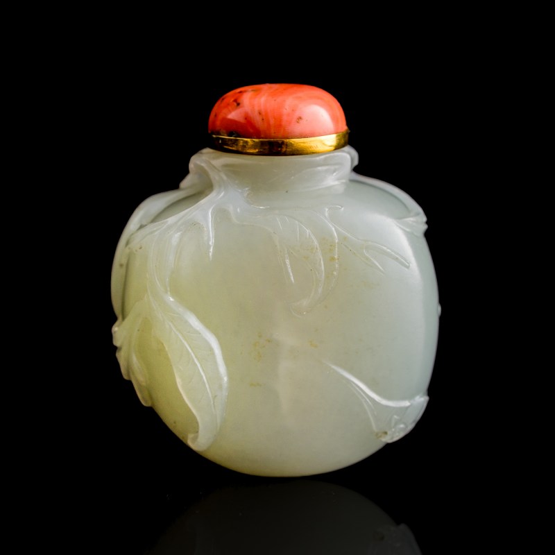 十八世紀 白玉雕桃形鼻烟壺 | A Chinese white jade peach-form snuff bottle, 18th century - 图3