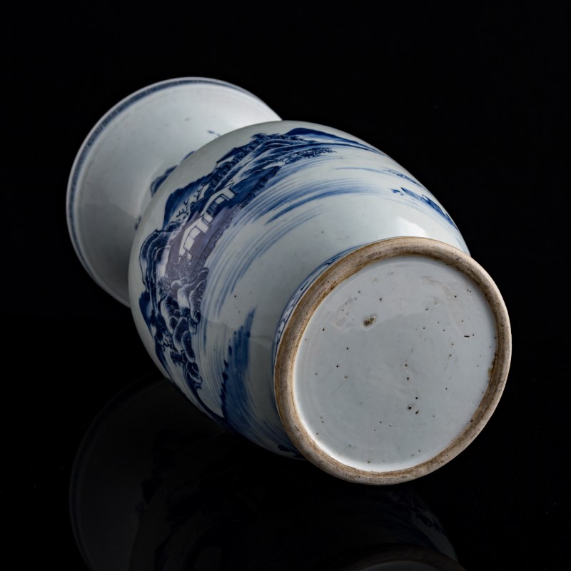 十八世紀 青花山水盤口瓶 | A Chinese blue and white landscape dish-mouthed vase, 18th century - 图7