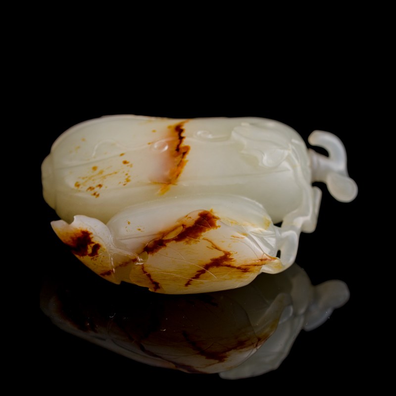 十八世紀 白玉雕瓜形鼻烟壺 | A Chinese white jade melon-form snuff bottle, 18th century - 图3