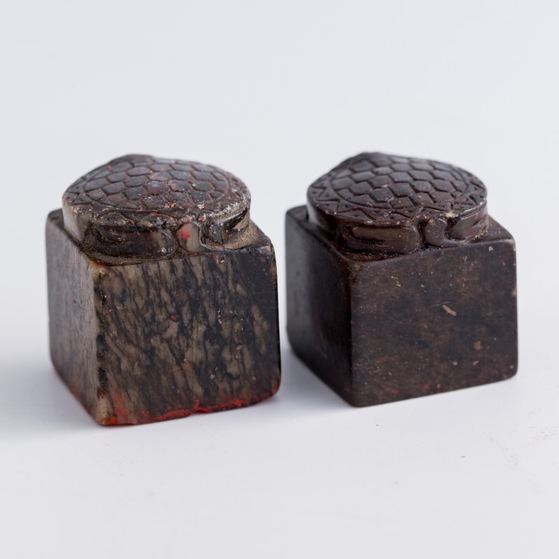 明代 文彭款龜鈕玉印兩方 | Two Chinese jade tortoise-finial seals, attributed to Wen Peng, Ming dynasty - 图3