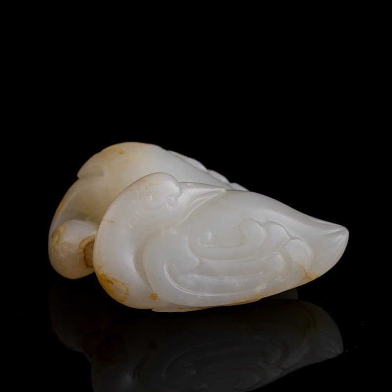 十八世紀 白玉鴛鴦挂墜 | A Chinese white jade mandarin duck-form ornament, 18th century - 图2