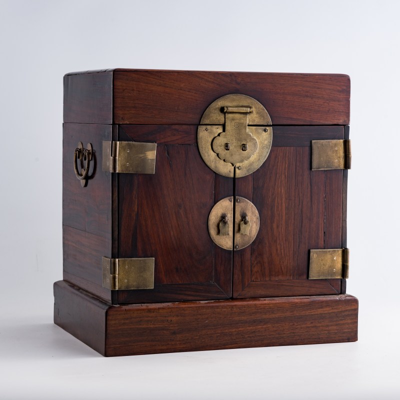 十八世紀 黃花梨官皮箱 | A Chinese Huanghuali seal chest (Guanpixiang), 18th century
