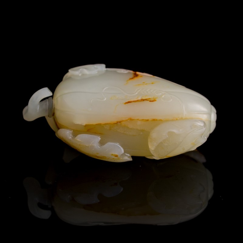 十八世紀 白玉雕瓜形鼻烟壺 | A Chinese white jade melon-form snuff bottle, 18th century - 图4