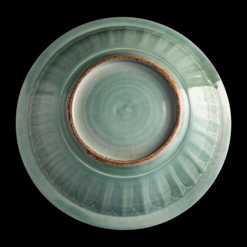 龍泉窑青釉雙魚折沿大盤 | A Chinese Longquan celadon 'twin fish' charger with everted rim - 图3