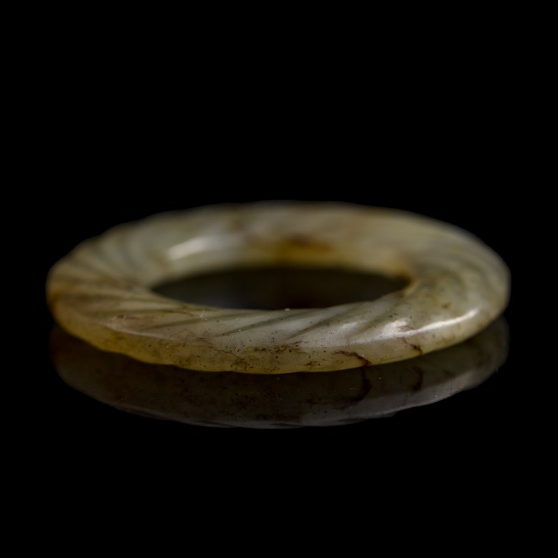 明代或更早 玉絞絲環 | A Chinese twisted-rope jade ring, Ming dynasty or earlier - 图3