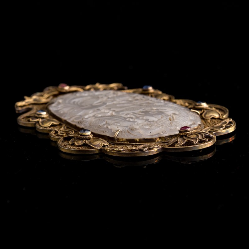 銀鎏金累絲鑲明代白玉鏤雕瓦頭 | A Chinese gilt-silver filigree-mounted white jade plaque, Ming dynasty (jade) - 图3