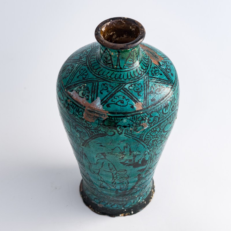 元代/明代 磁州窑孔雀綠釉黑彩纏枝牡丹紋梅瓶（附盒） | A Chinese Cizhou peacock-green-glazed meiping vase, Yuan/Ming dynasty - 图5