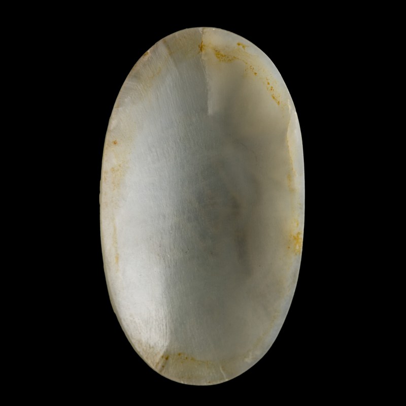 十九世紀 白玉雕佛手瓦頭 | A Chinese white jade 'Buddha's hand' plaque, 19th century - 图2
