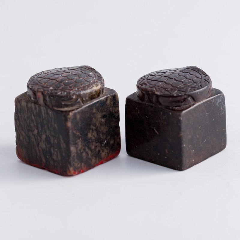 明代 文彭款龜鈕玉印兩方 | Two Chinese jade tortoise-finial seals, attributed to Wen Peng, Ming dynasty - 图4