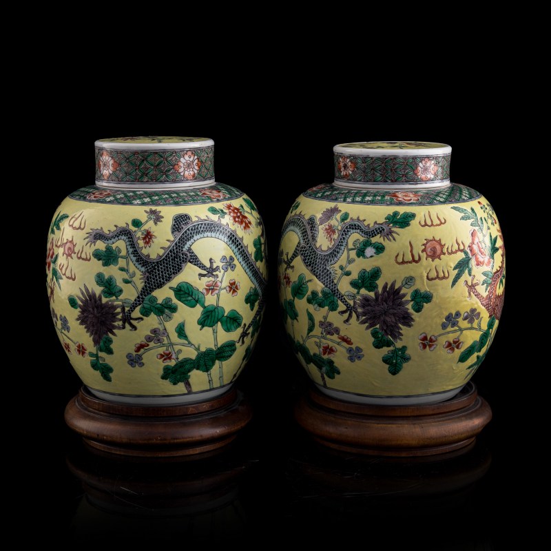 十九世紀晚 黃地五彩龍紋蓋罐一對 | A pair of Chinese yellow-ground wucai dragon covered jars, late 19th century - 图4