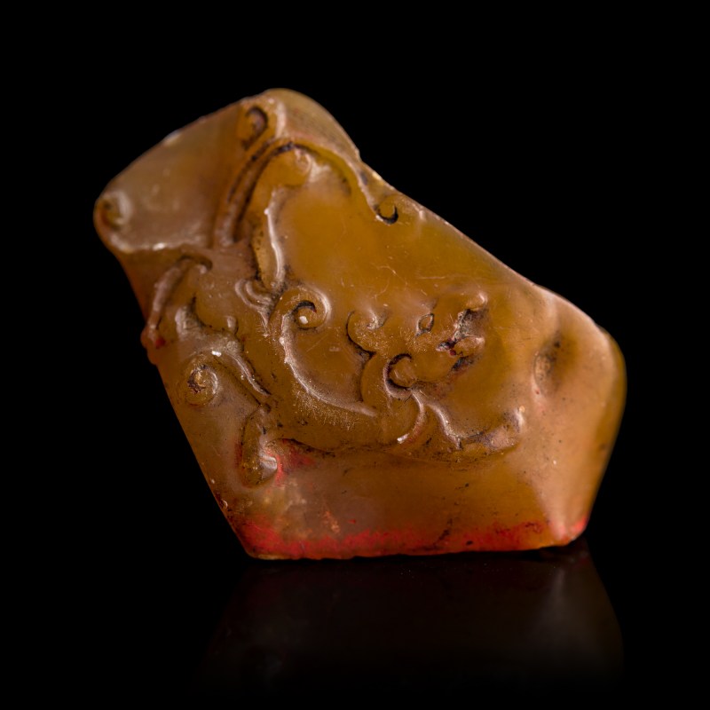 清代/民國 可能田黃雕螭龍印章 | A Chinese 'chilong' seal, possibly Tianhuang stone, Qing dynasty/Republic period