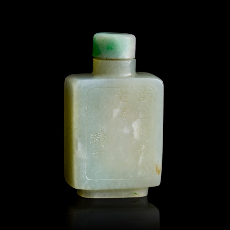 清代 白玉詩文方鼻烟壺 | A Chinese white jade 'inscription' snuff bottle, Qing dynasty