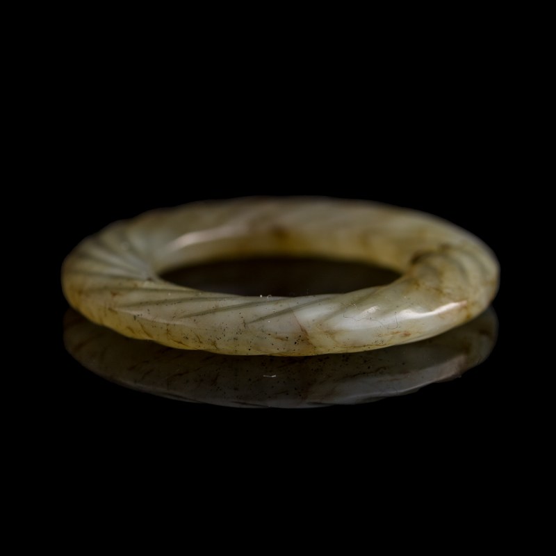 明代或更早 玉絞絲環 | A Chinese twisted-rope jade ring, Ming dynasty or earlier - 图4
