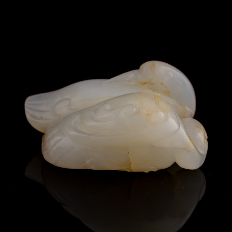十八世紀 白玉鴛鴦挂墜 | A Chinese white jade mandarin duck-form ornament, 18th century - 图3