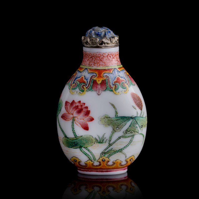 清乾隆 料胎畫珐琅荷塘鴛鴦圖鼻烟壺（附盒） | A Chinese enameled glass 'lotus pond and Mandarin duck' snuff bottle, Qianlong period, Qing dynasty - 图3