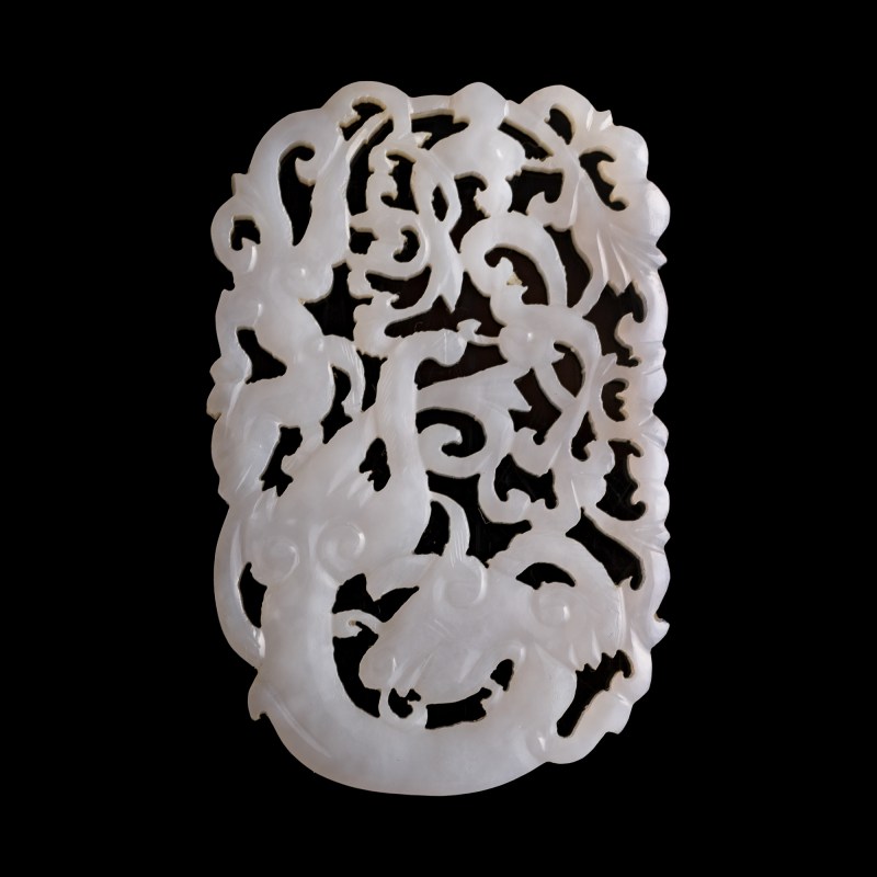十八/十九世紀 白玉透雕螭龍佩 | A Chinese white jade openwork 'chilong' pendant, 18th/19th century - 图2
