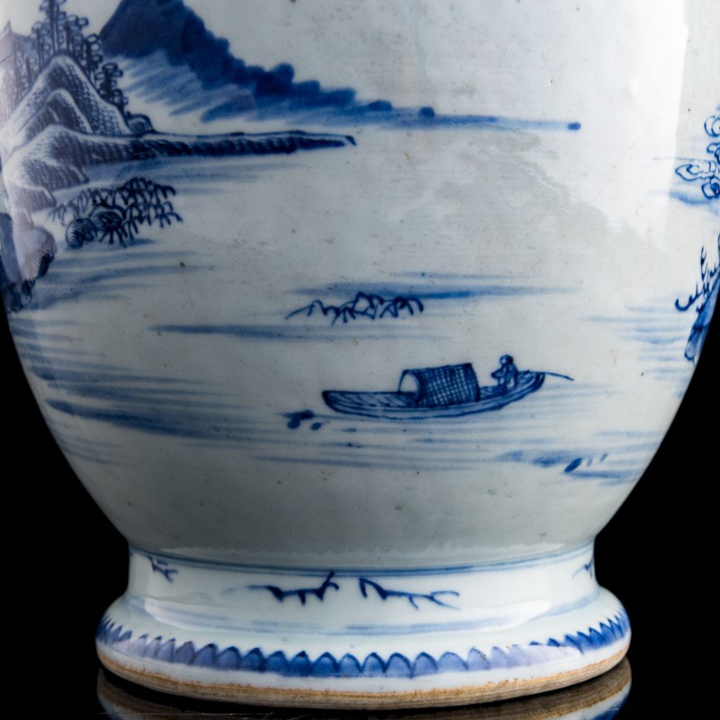 十八世紀 青花山水盤口瓶 | A Chinese blue and white landscape dish-mouthed vase, 18th century - 图9