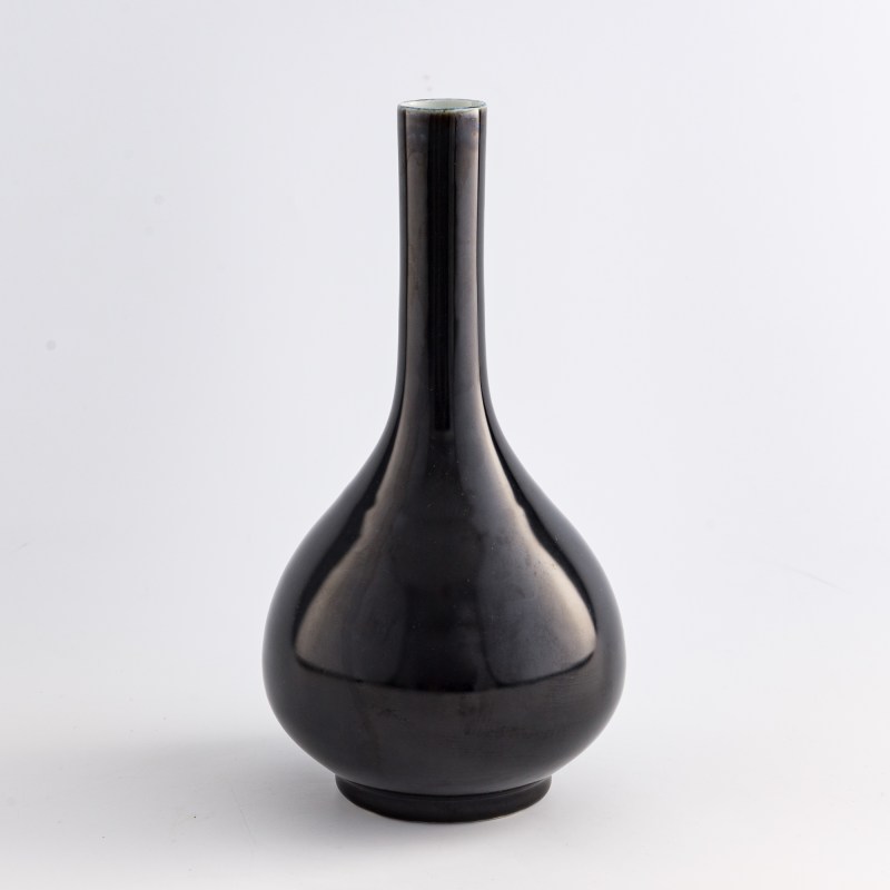清代 烏金釉膽瓶 | A Chinese black-glazed danping vase, Qing dynasty - 图1