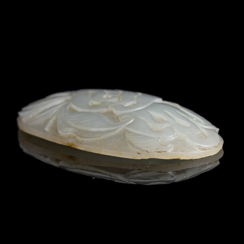 十九世紀 白玉雕佛手瓦頭 | A Chinese white jade 'Buddha's hand' plaque, 19th century - 图3